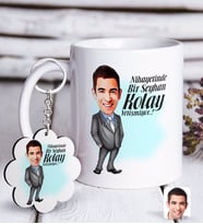 BK Gift Kişiye Özel Erkek Kolay Yetişmiyor Karikatürlü Beyaz Kupa ve Anahtarlık Hediye Seti-1 (Model 1)