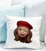 Emoji Kız Stiker Yastığı