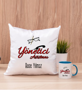 Yönetici Asistanı Kare Yastık ve Mavi Kupa Bardak