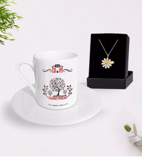 BK Gift Kişiye Özel Yılın En İyi Matematik Öğretmeni Türk Kahvesi Fincanı ve İsimli Papatya Kolye Hediye Seti (Model 1)