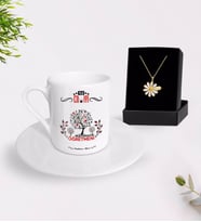 BK Gift Kişiye Özel Yılın En İyi Matematik Öğretmeni Türk Kahvesi Fincanı ve İsimli Papatya Kolye Hediye Seti (Model 1)