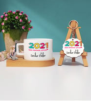 Sana Mutluluk Getirsin 2021 Yılbaşı Hediyesi Ahşap Altlıklı Fincan ve Anahtarlık Seti
