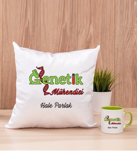 Genetik Mühendisi Kare Yastık ve Yeşil Kupa Bardak
