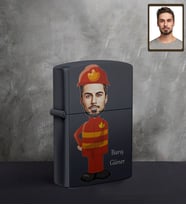 Kişiye Özel İtfaiyeci Karikatürlü UV Baskılı Siyah Benzinli Çakmak Bay-1