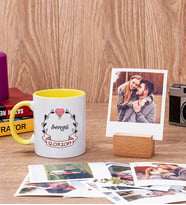 İsim Yazılı ve Tarihli Sarı Kupa Bardak ve Ahşap Standlı Polaroid Set