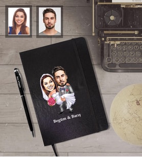 Kişiye Özel Gelin Damat Karikatürlü Siyah Defter Kalem Hediye Seti   Mod-1