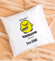 Bebeğim Tehlikeliyim Diyorum Tasarımlı Bebeğim Tehlikeliyim Diyorum Yastık