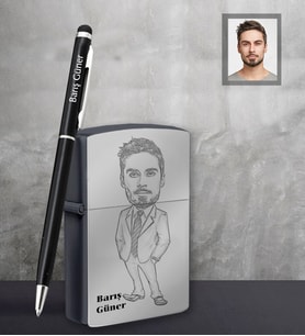 Kişiye Özel Öğretmen Karikatürlü Siyah Çakmak Kalem Hediye Seti Bay-7 (Model 1)