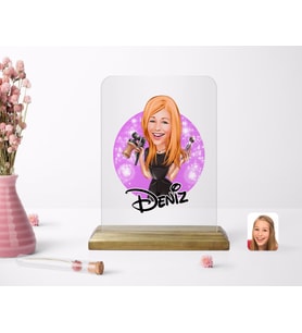 BK Gift Kişiye Özel Kadın Güzellik Uzmanı Karikatürlü Ahşap Standlı Çerçeve-1 (Beyaz)
