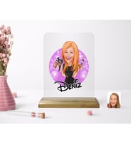 BK Gift Kişiye Özel Kadın Güzellik Uzmanı Karikatürlü Ahşap Standlı Çerçeve-1 (Beyaz)