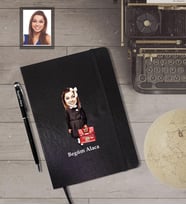 Kişiye Özel Seksenler Siyah Önlük Karikatürlü Siyah Defter Kalem Hediye Seti  Bayan-1