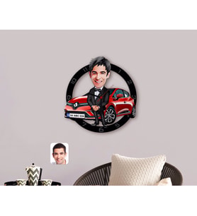BK Gift Kişiye Özel Plakalı Erkek Renault Clio Karikatürlü Ahşap Duvar Saati-1 (Beyaz)