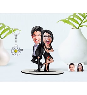 BK Gift Kişiye Özel Sevgililer Karikatürlü 3D Ahşap Biblo ve İsimli Silver Papatya Anahtarlık-6 (Model 1)