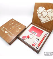 Wings AS105 14 Şubat Sevgililer Günü İsme Özel Ahşap Kutulu Multi Hediyelik Set  Hepsi İsme Özel Kartvizitlik + Usb Bellek + Kalem + Anahtarlık