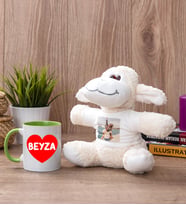 Sevgiliye Hediye İsim Yazılı Kalpli Yeşil Kupa Bardak ve Peluş Koyun