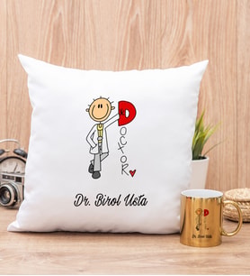 Doktor Karikatürü Yastık ve Gold Kupa Bardak