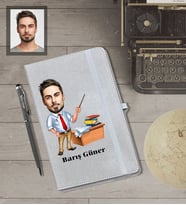Kişiye Özel Öğretmen Karikatürlü Gri Defter Kalem Hediye Seti  Bay-4