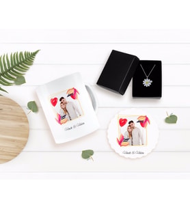 BK Gift Kişiye Özel Sevgililer Günü Temalı İsimli Fotoğraflı Kupa Bardak Altlığı ve İsimli Silver Papatya Kolye Seti-28 (Model 1)