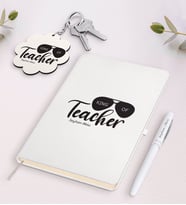 BK Gift Kişiye Özel Öğretmenin Kralı Beyaz Defter Kalem ve Anahtarlık Hediye Seti (Model 1)