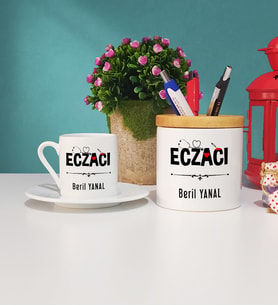 Eczacı Tasarımlı Kişiye Özel Hediye Eczacı Türk Kahvesi Fincanı ve Kalemlik Seti