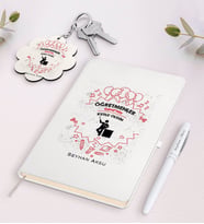 BK Gift Kişiye Özel Öğretmenler Gününüz Kutlu Olsun Beyaz Defter Kalem ve Anahtarlık Hediye Seti-5 (Model 1)