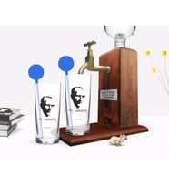 BK Gift Kişiye Özel Renkli Baskılı Atatürk Temalı İkili Vodka Bardağı ve Ahşap Vodka Standı Hediye Seti-23 (Model 1)
