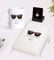 BK Gift Kişiye Özel Okulda Ünlüyüm Beyaz Kupa Defter Kalem ve İsimli Papatya Kolye Hediye Seti-1 (Model 1)
