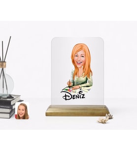 BK Gift Kişiye Özel Kadın Grafik Tasarımcı Karikatürlü Ahşap Standlı Çerçeve (Beyaz)