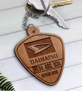 BK Gift Kişiye Özel İsimli Plakalı Daihatsu Ahşap Anahtarlık-1 (Beyaz)
