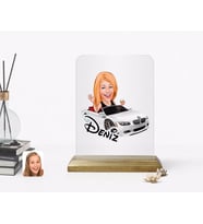 BK Gift Kişiye Özel Kadın Patron Karikatürlü Ahşap Standlı Çerçeve-3 (Beyaz)