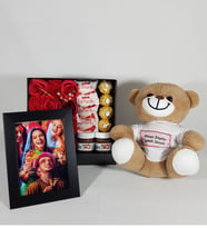Kişiye Özel Sevgiliye Hediye Beyaz Fotoğraflı Aşık Ayıcık Ferrero Çikolata Hediye Seti (Model 1)