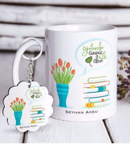 BK Gift Kişiye Özel Öğretmenler Günümüz Kutlu Olsun Beyaz Kupa ve Anahtarlık Hediye Seti-3 (Model 1)