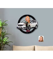 BK Gift Kişiye Özel Plakalı Kadın Honda CR-V Karikatürlü Ahşap Duvar Saati-1 (Beyaz)