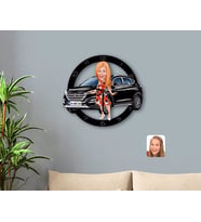 BK Gift Kişiye Özel Plakalı Kadın Hyundai Tucson Karikatürlü Ahşap Duvar Saati-2 (Beyaz)
