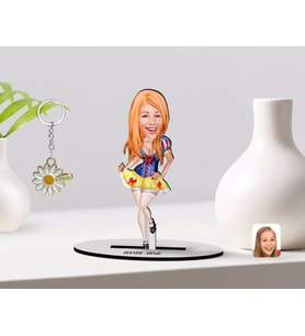 BK Gift Kişiye Özel Kadın Karikatürlü 3D Ahşap Biblo ve İsimli Gold Papatya Anahtarlık (Model 1)