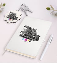 BK Gift Kişiye Özel Matbaacı Beyaz Defter Kalem ve Anahtarlık Hediye Seti (Model 1)