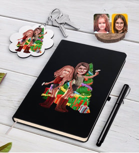 BK Gift Kişiye Özel Yeni Yıl Kız Kardeşler Karikatürlü Siyah Defter Kalem ve Anahtarlık Hediye Seti-2 (Model 1)