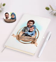 BK Gift Kişiye Özel Yılın En Mükemmel Çifti Karikatürlü Beyaz Defter ve Kalem Hediye Seti-59