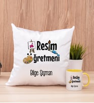 Resim Öğretmeni Kare Yastık ve Sarı Kupa Bardak