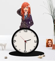 BK Gift Kişiye Özel Anime Bebek Karikatürlü Ahşap Biblo Masa Saati-4 (Çok Renkli)