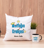 Mutfağın Kraliçesi Kare Yastık ve Siyah Kupa Bardak