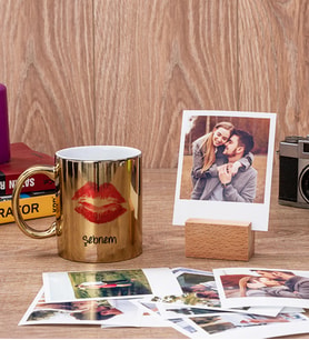 Dudak Tasarım Gold Kupa Bardak ve Ahşap Standlı Polaroid Set