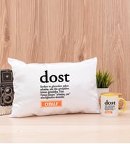Dost Kelime Anlamı Dikdörtgen Yastık ve Sarı Kupa Bardak