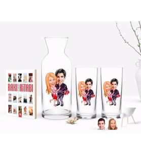 BK Gift Kişiye Özel Renkli Baskılı Sevgililer Karikatürlü İkili Rakı Bardağı Karaf ve Cep Kitabı Hediye Seti-2 (Model 1)
