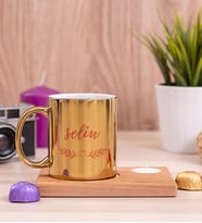 Kadına Hediye İsim Yazılı Ahşap Altlıklı Mumlu Gold Kupa Bardak