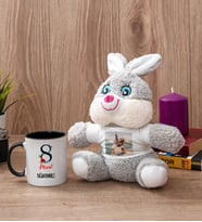 Kadınlar Gününe Özel Siyah Kupa Bardak ve Peluş Tavşan