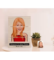 BK Gift Kişiye Özel Dünyanın En Güzel Kadını Karikatürlü Otantik Masaüstü Ahşap Palet Çerçeve-5 (Beyaz)