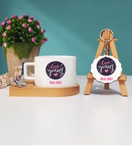 Love Yourself Tasarımlı Kişiye Özel Hediye Ahşap Altlıklı Fincan ve Anahtarlık Seti