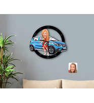 BK Gift Kişiye Özel Plakalı Kadın Opel Mokka Karikatürlü Ahşap Duvar Saati-2 (Beyaz)