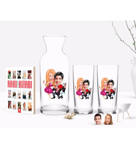 BK Gift Kişiye Özel Renkli Baskılı Sevgililer Karikatürlü İkili Rakı Bardağı Karaf ve Cep Kitabı Hediye Seti-9 (Model 1)
